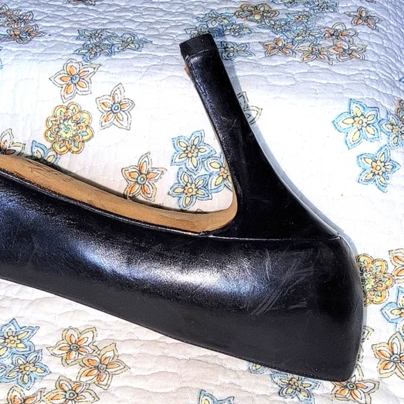 Manolo Blahnik black leather pumps size 38 gentle used - Picture 5 of 12